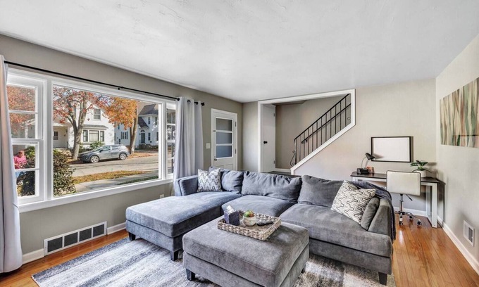 Green Bay Casa | Charming Modern Two-bedroom Townhouse