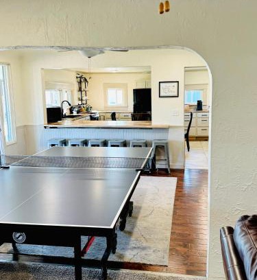 Buena Casa | Charming Modernized Farmhouse
