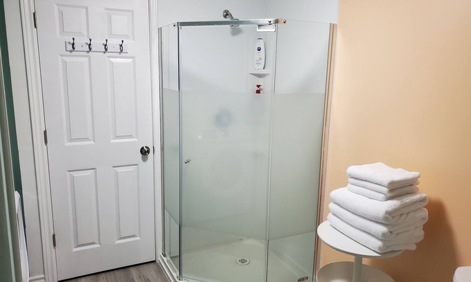 Moncton Apartamento | Charming Moncton Guest Room