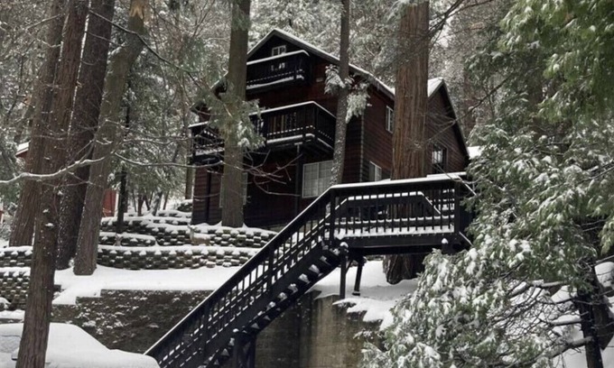 Blue Jay Cabina | Charming Mountain Cabin 3BR/3BA +Loft minutes from the lake