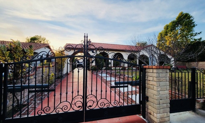 Monrovia Casa | Nueva casa de huéspedes independiente en Monrovia / Los Ángeles. Perfecto para viajes de negocios