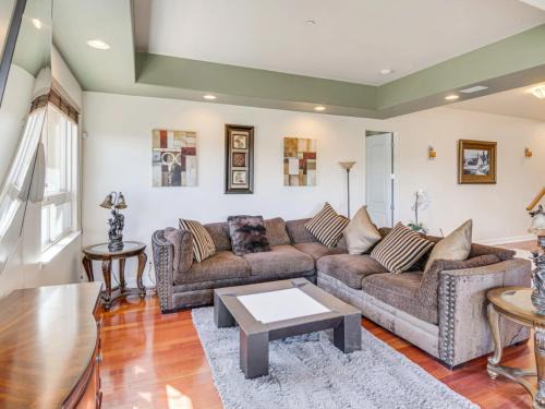 Thousand Oaks Casa | Charming Mountain Retreat in enjoyable Newbury Park with AC, WiFi