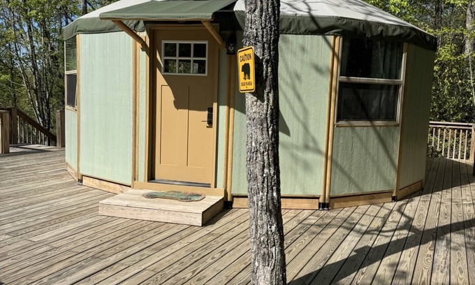 Walland Casa | Charming Mountain Yurt in Walland w/Full Bathroom, W&D, Hot Tub, Privacy!