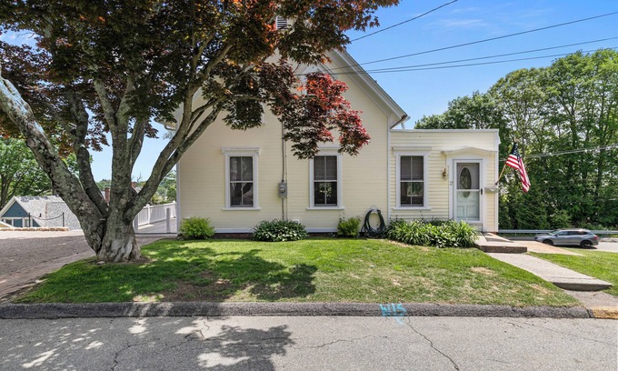 Mystic Casa | Charming Mystic Cottage- Downtown Location!