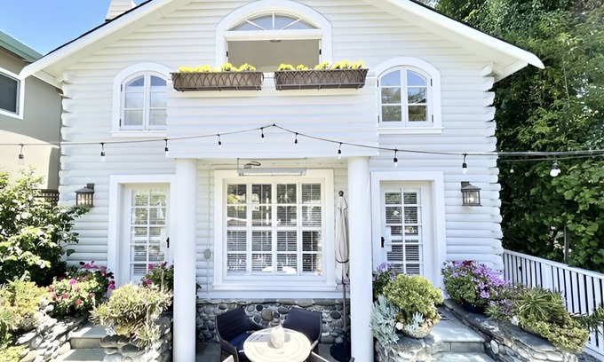 Capitola Casa | Charming Napa-inspired home on river, private dock, 2 min walk to beach, FP, BBQ