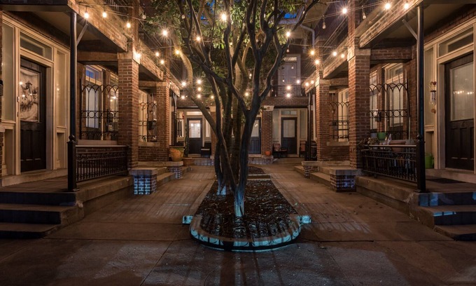 Downtown Little Rock Apartamento | Charming New Orleans-Style Apartment with Gated Courtyard!