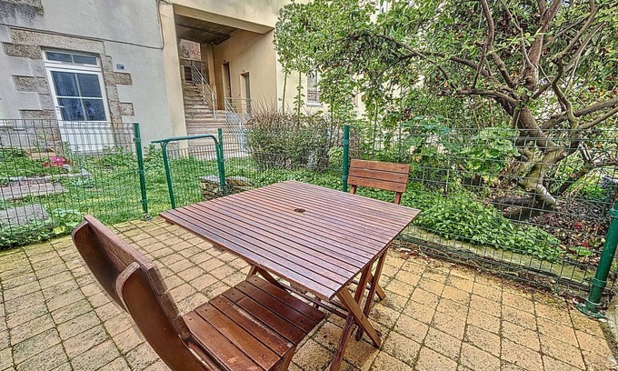 Granville Apartamento | Encantador estudio nuevo con terraza - admite mascotas, Wi-Fi gratis