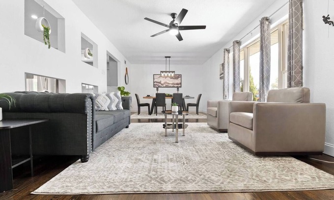 Northwest Dallas Casa | 5 STAR House - Cozy & Charming Centrally Located