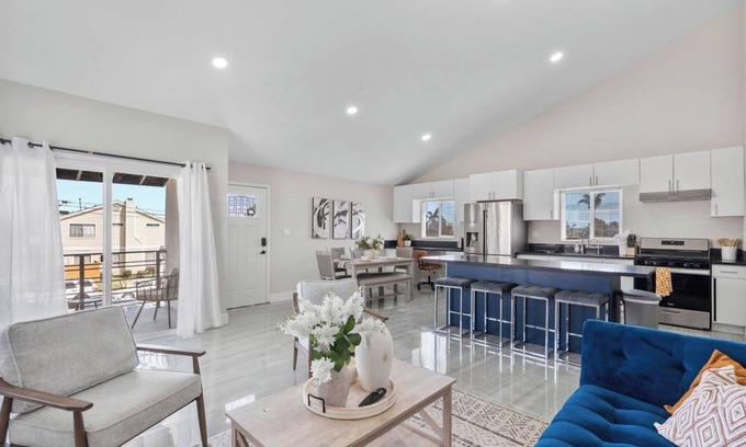 Garfield Apartamento | Charming Newly Remodeled 2-bedroom with Balcony in fantastic Huntington Beach