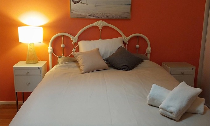 Corio Casa | Charming Nook: Romance Awaits, Pets Welcome!