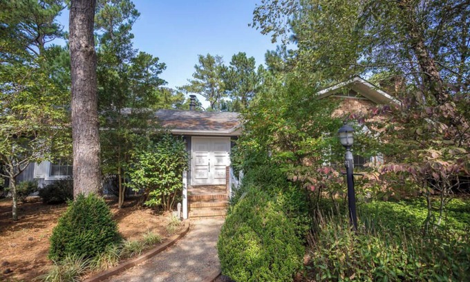 North Shores Casa | Charming North Shores Ranch Home: Pool, Tennis, Private Beach & Trails!