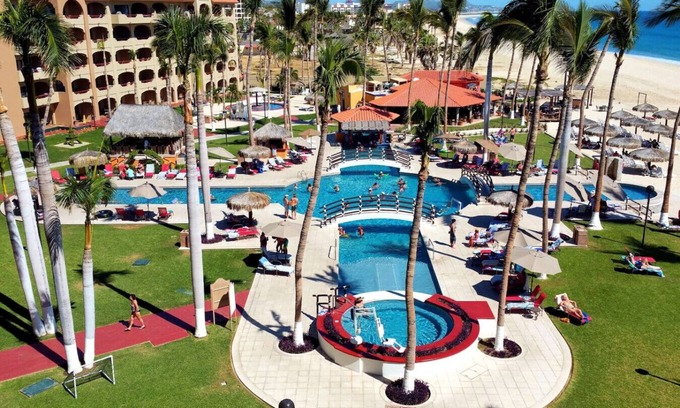 San Jose del Cabo Condominio | ** Encantador condominio frente al mar en Coral Baja Resort, con excelentes vistas a la playa en Sunrise **