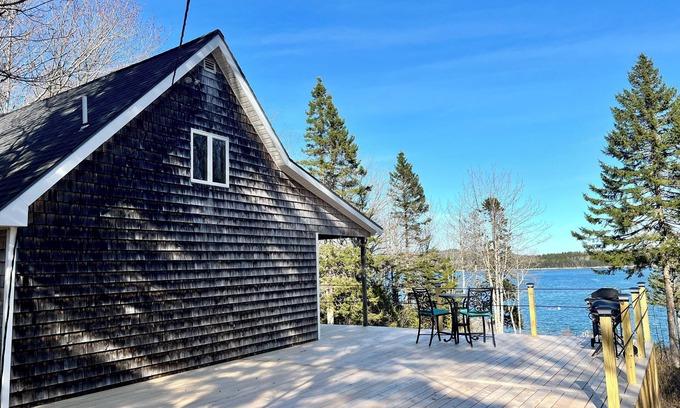 Steuben Cabaña | Charming ocean view cottage with WiFi, AC in beautiful Steuben