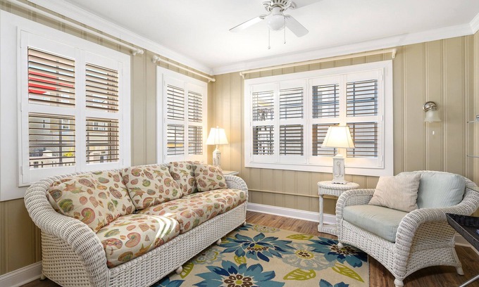 Midtown Ocean City Cabaña | Charming Oceanblock Cottage just steps to beach!! FREE LINENS