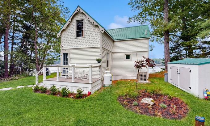 Mac Mahan Casa | Charming Oceanfront Home with Stunning Water Views and Wifi