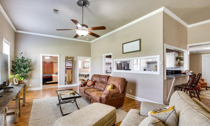 Marietta Casa | Charming Oklahoma Escape Near Beaches and Golfing!