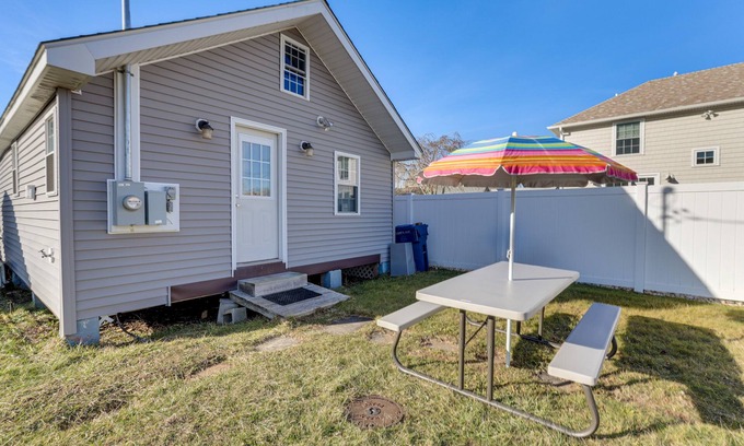Old Lyme Cabaña | Charming Old Lyme Cottage, Steps to Private Beach!