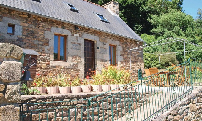 Lezardrieux Casa | Charming old stone fisherman's house with beautiful panoramic view over the mouth of the Trieux.