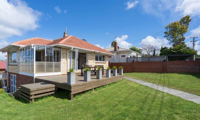 Greenlane - Ellerslie Casa | Charming One Tree Hill House by Furnished Rentals