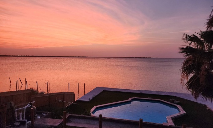 Flour Bluff Casa | Charming Oso Bay waterfront 3bdrm house WiFi AC Pool near Padre Island Beaches