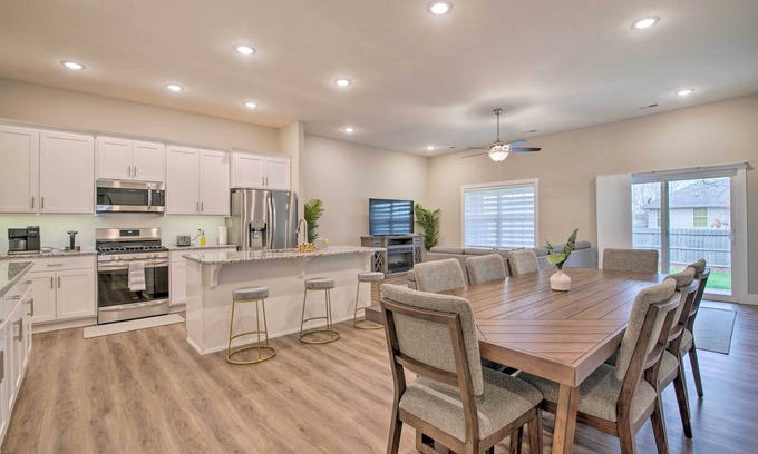 Ozark Casa | Charming Ozark Abode w/ Yard & Pool Access