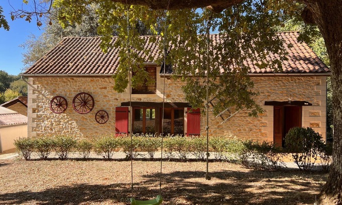 La Chapelle-Aubareil Casa | Charming, peaceful estate with private, heated, covered swimming pool.