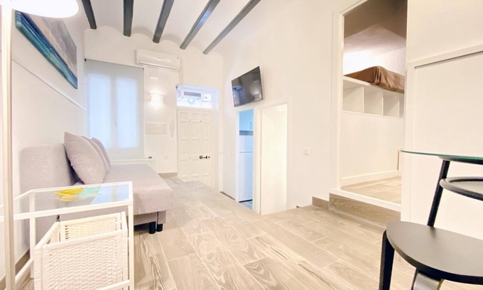 Las Acacias Apartamento | Charming Paseo de los Olmos - Estudio para 3 PAX, Wifi gratis, Parking gratuito