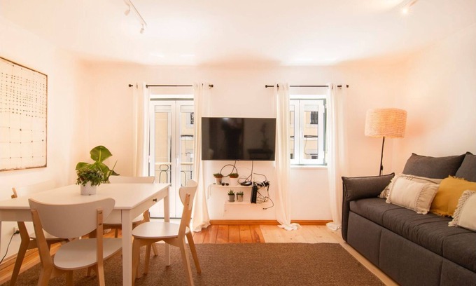 Santa Engracia Apartamento | Charming & Peaceful Family Flat