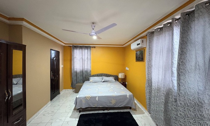 Osu Klottey Apartamento | Charming Pent house 1-bedroom apartment with kitchen, hall and office for a fee