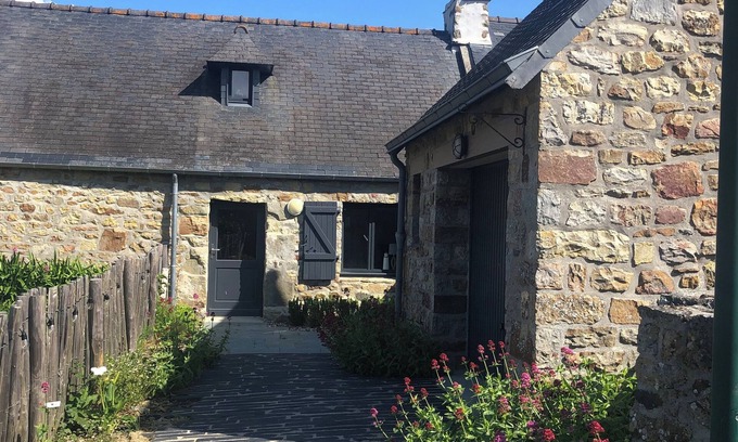 Crozon Casa | Charming Penty near Île Vierge, a gem of the Crozon Peninsula.
