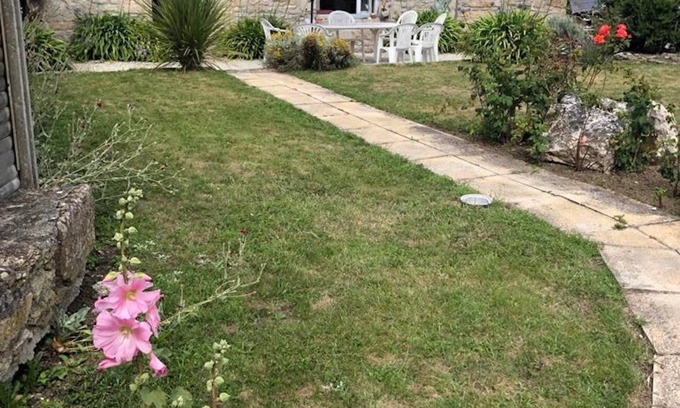 Combrit Casa | PANTY CON ENCANTO EN JARDÍN CERRADO DE 500m2 en callejón sin salida, en paz.