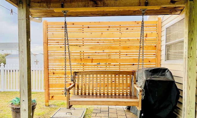 Atlantic Beach Cabaña | Charming Pet-Friendly Cottage in beautiful Atlantic Beach with AC, WiFi