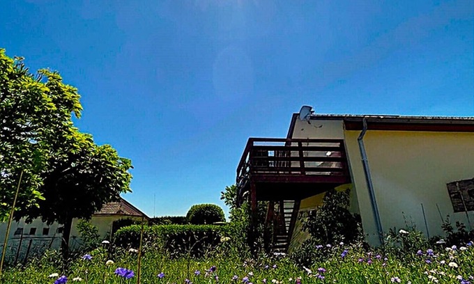 Voegtlinshoffen Casa | Charming pet friendly bungalow in the Vineyards with garden, deck and AC