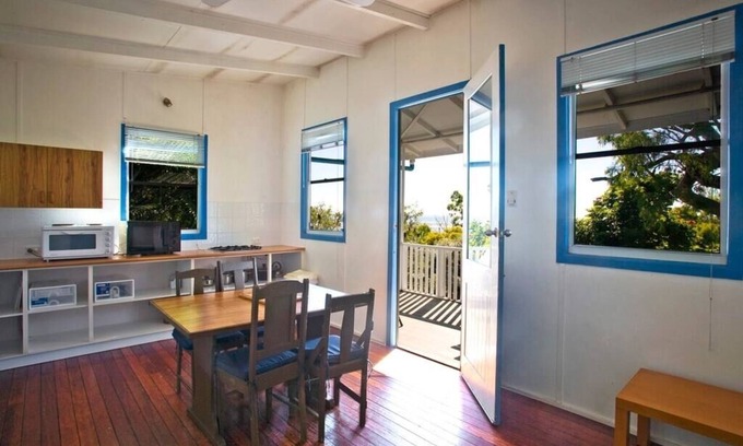 Seventeen Seventy Apartamento | Charming, Pet-Friendly Studio-Style Retreat with Fantastic View in Historic 1770
