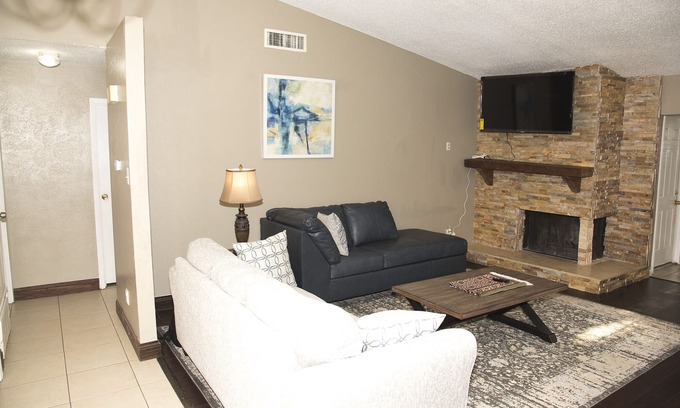 Plano Casa | PROMO 15% WEEKLY/23% MONTHLY DISCOUNT! Cozy Plano Home 3 Beds 2 Baths, Renovated