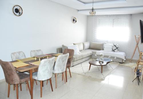 Cite Al Mohammadi Apartamento | Charming Pool Apartment Relaxing Stay
