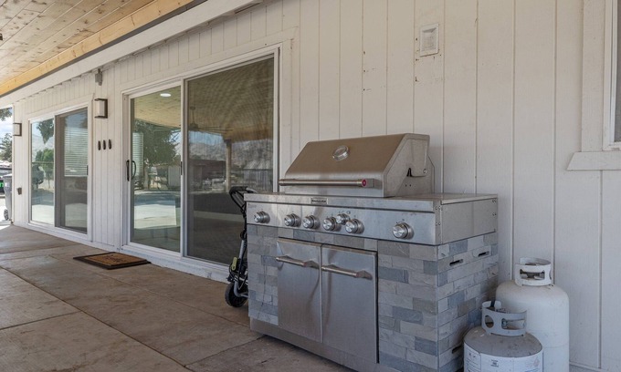 Exeter Casa | Charming Private 3-bedroom farmhouse to Sequoias National Park