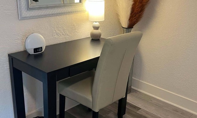 Lee's Summit Casa | Charming private bungalow hideaway in delightful Downtown Lee's Summit with AC