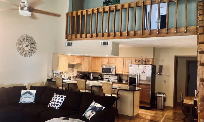 Charleston Casa | Charming private home with hot tub and patio