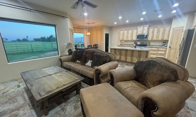 San Tan Valley Casa | Charming Queen Creeks R6 Ranch 4-bedroom house with WiFi and AC.