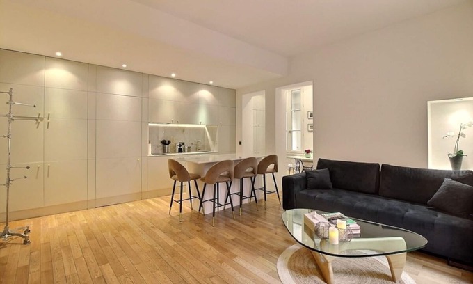 Les Halles Apartamento | Charming & Quiet - 2 Bedroom, 1 Bath Apartment - Louvre & Rivoli