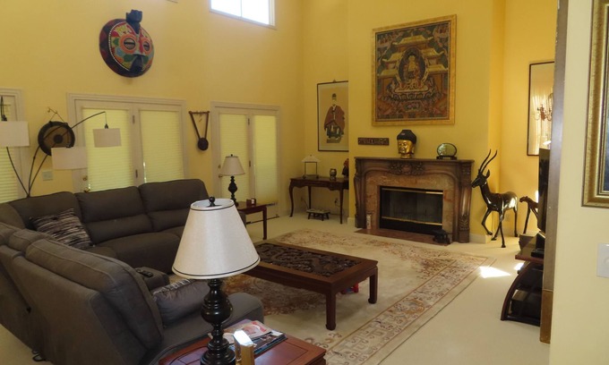 Salinas Casa | Charming quiet single story home amongst coast live oak trees in gated community