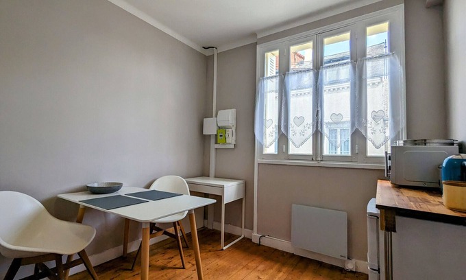 Chatillon-sur-Indre Apartamento | Escapada Encantadora en Casa con Jardín y Cocina Equipada en Châtillon-sur-Indre