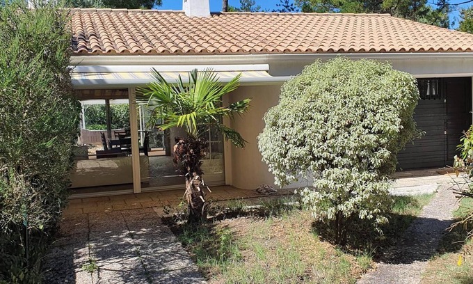 Saint-Jean-de-Monts Casa | Charming, renovated, air-conditioned single-storey house on the edge of a forest.