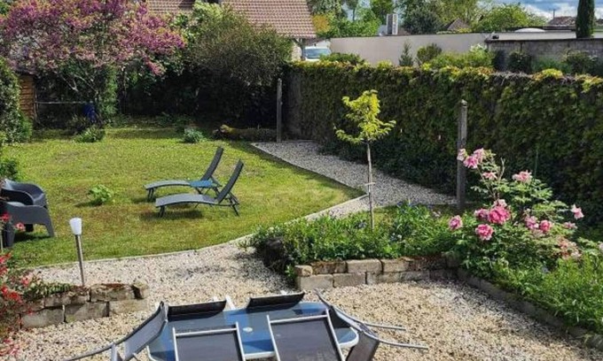 Moulins Cabaña | Casa renovada con jardín privado y cerca del centro histórico