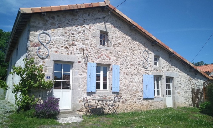 Secondigny Casa | Casa restaurada con encanto
