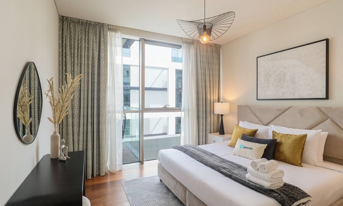 Al Wasl Apartamento | Charming Retreat in CityWalk With Balcony and Pool