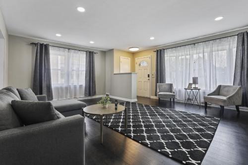 Des Plaines Casa | Charming Retreat in the Heart of Des Plaines residence