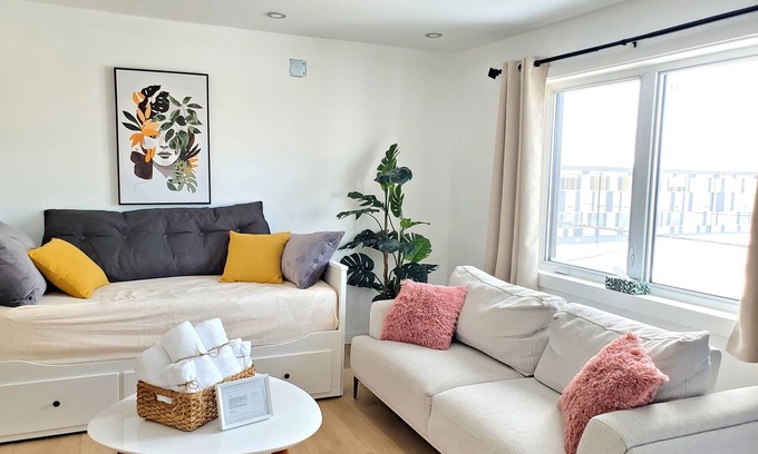 Lafleche Condominio | Charming Retreat Near Montreal: Sleeps 7, Pet-Friendly, Free Parking!