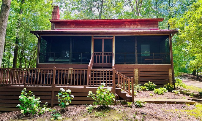 Goodsprings Casa | Charming River Cabin Retreat, Sleeps 14, near fishing and hunting + boat parking